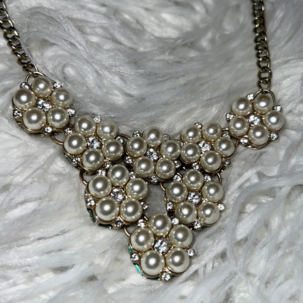 Pearl cluster necklace